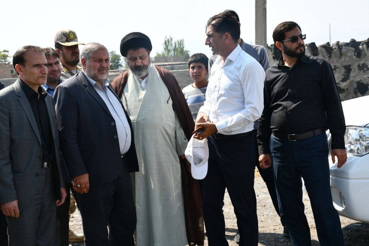 بازدید نادر کاظمی فرماندار شهرستان ماکو به همراه امام جمعه از مدرسه روستای قوش جهت بررسی مسائل و مشکلات مدرسه