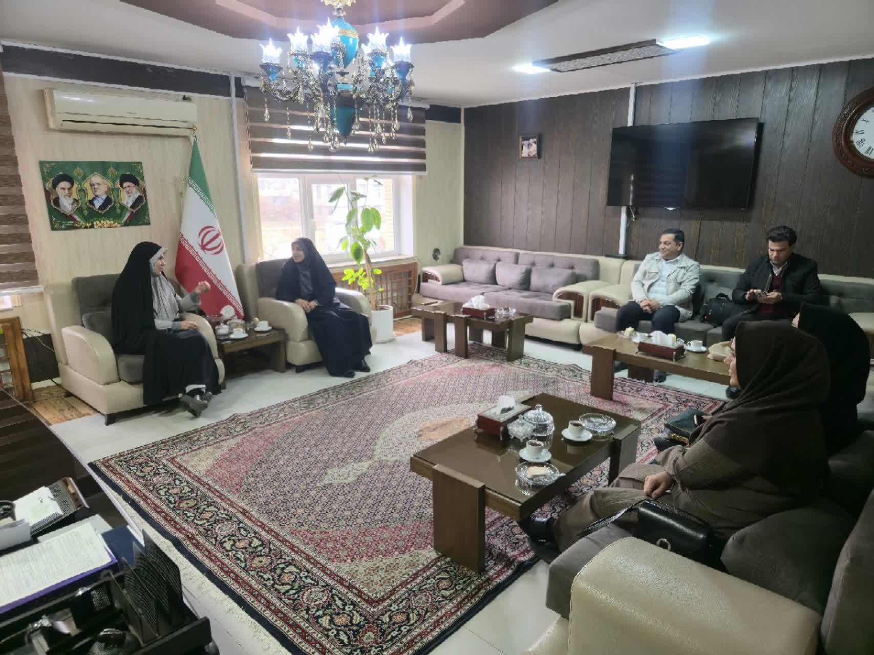 تأکید فرماندار و مدیرکل کتابخانههای عمومی بر توسعه زیرساختهای فرهنگی در ماکو