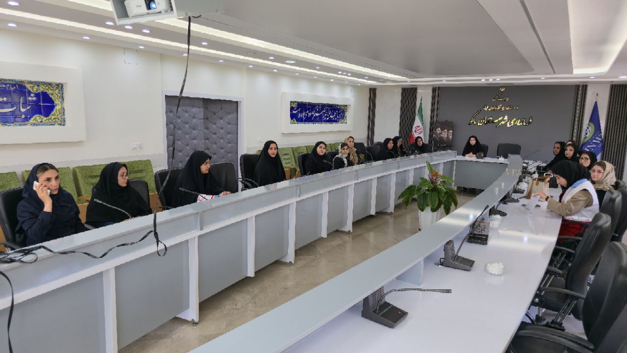 حضور بانوان ماکویی در وبینار آموزشی ورود زنان روستایی و عشایری به بازارهای دیجیتال