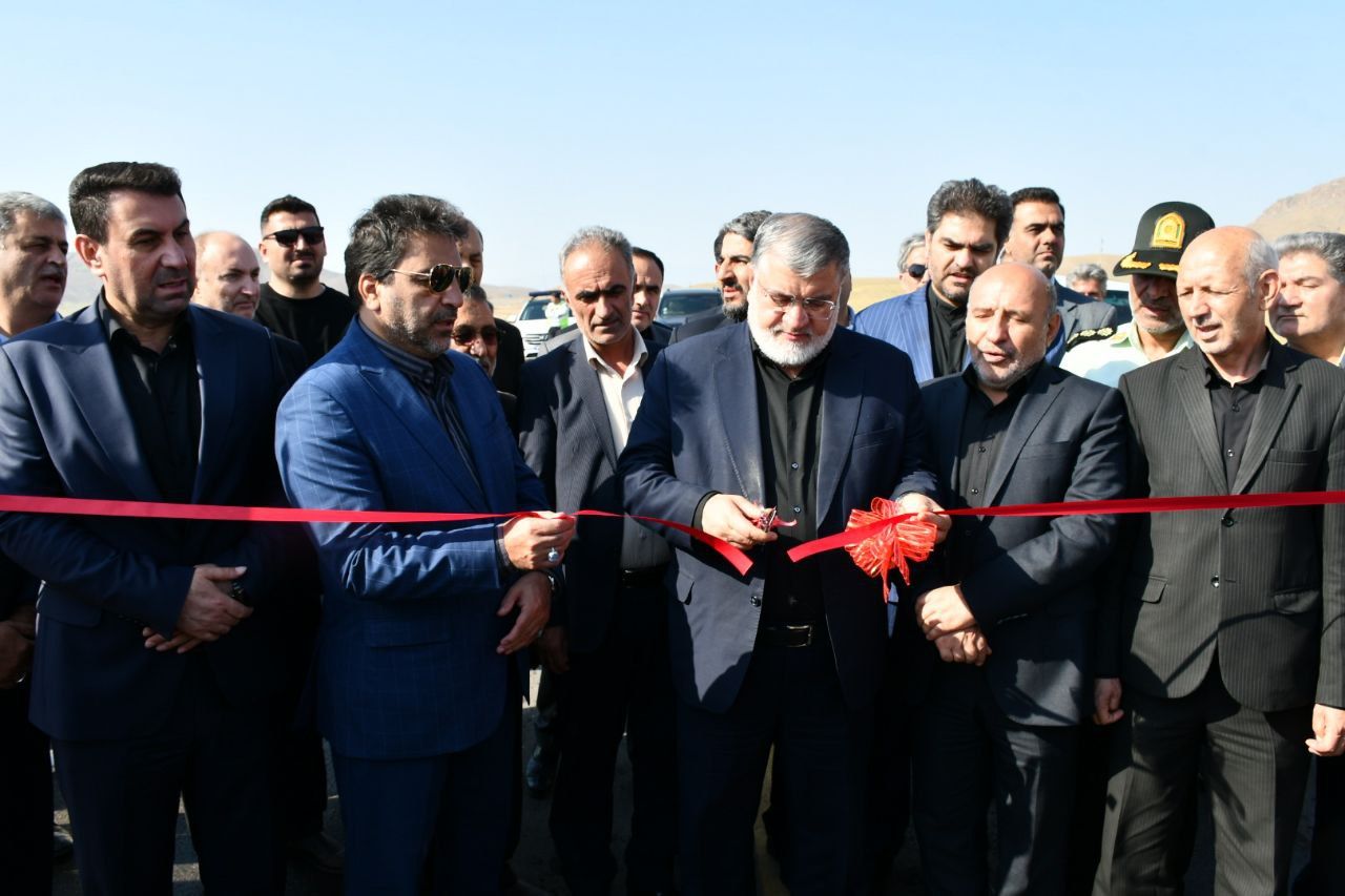 افتتاح فاز اول راه روستایی شوطلو - شوربلاغ به طول 7 کیلومتر با حضور محمد صادق معتمدیان استاندار آذربایجان غربی از مصوبات سفر استاندار به شهرستان ماکو