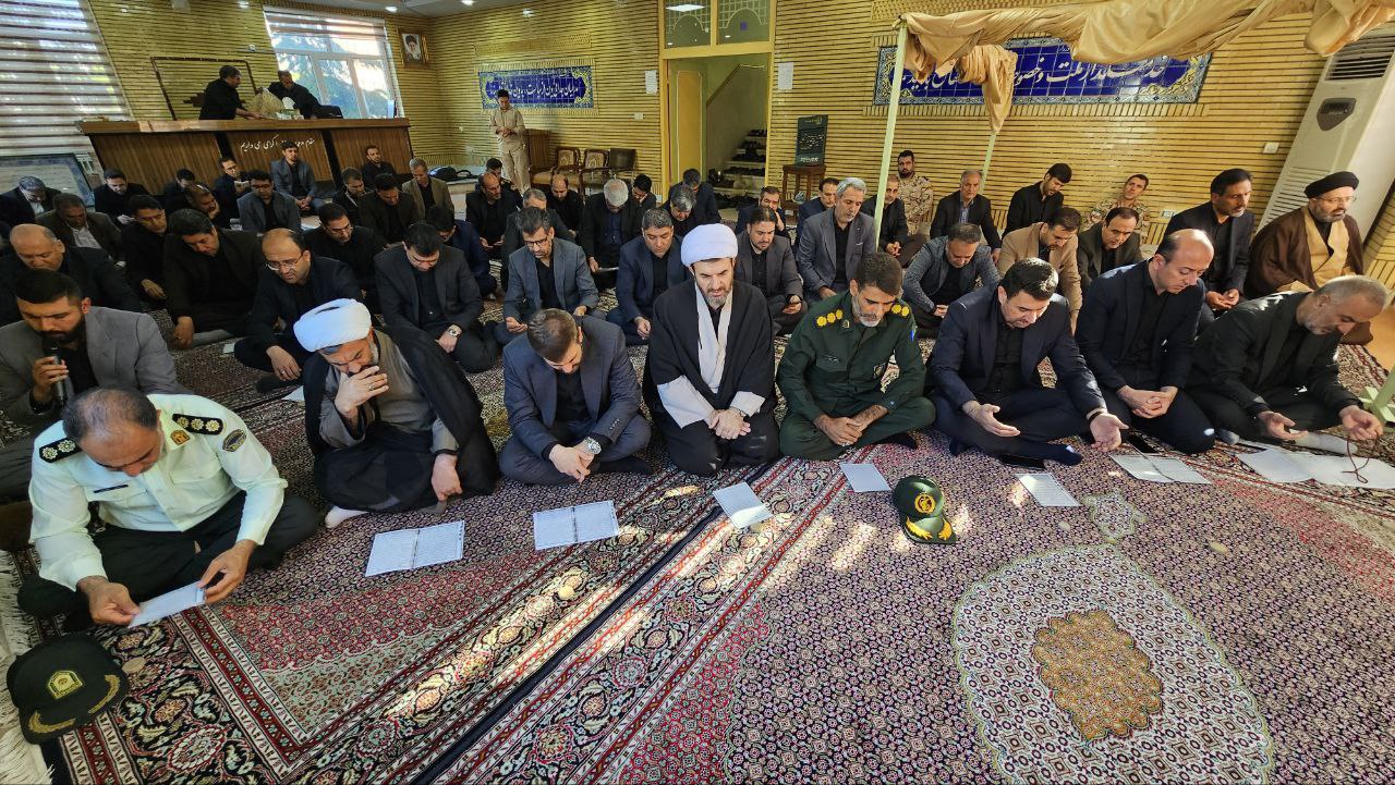 مراسم عزاداری، قرائت زیارت عاشورا و فاتحه خوانی به مناسبت شهادت آیت الله سید ابراهیم رئیسی رئیس جمهور و هیات همراه در محل فرمانداری ماکو برگزار گردید