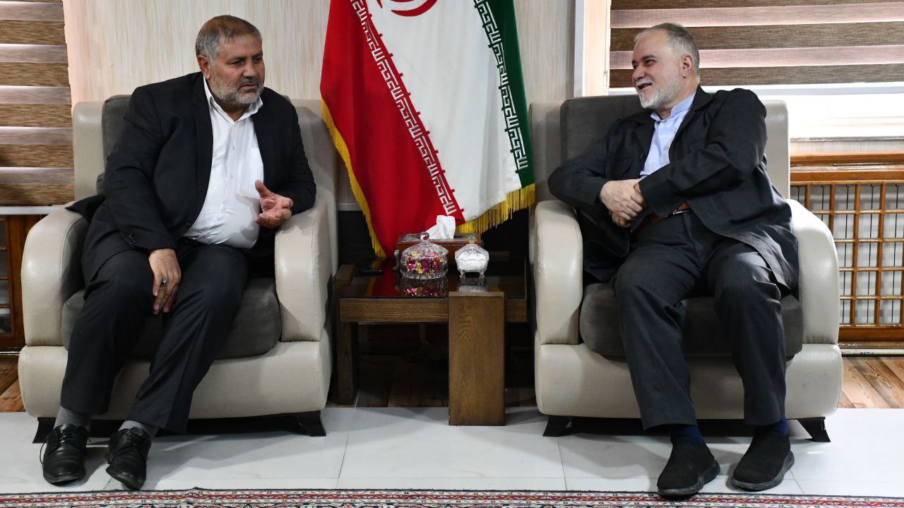 دیدار حجت الاسلام سید حامد علم الهدی رییس دفتر تقریب مذاهب دانشگاه آزاد اسلامی کشور با نادر کاظمی فرماندار شهرستان ماکو
