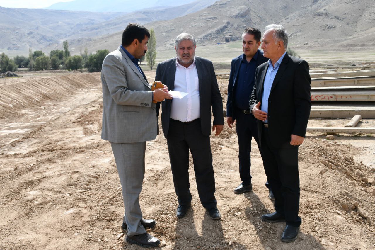 بازدید نادر کاظمی فرماندار شهرستان ماکو از روند اجرای بازگشایی مسیل قافلان در ورودی شهر ماکو