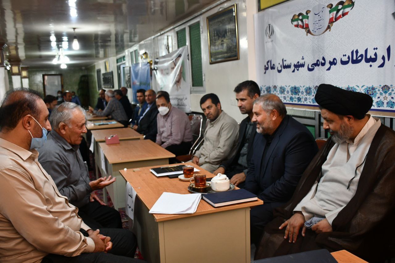 میز خدمت فرمانداری شهرستان ماکو به مناسبت هفته دولت برگزار گردید