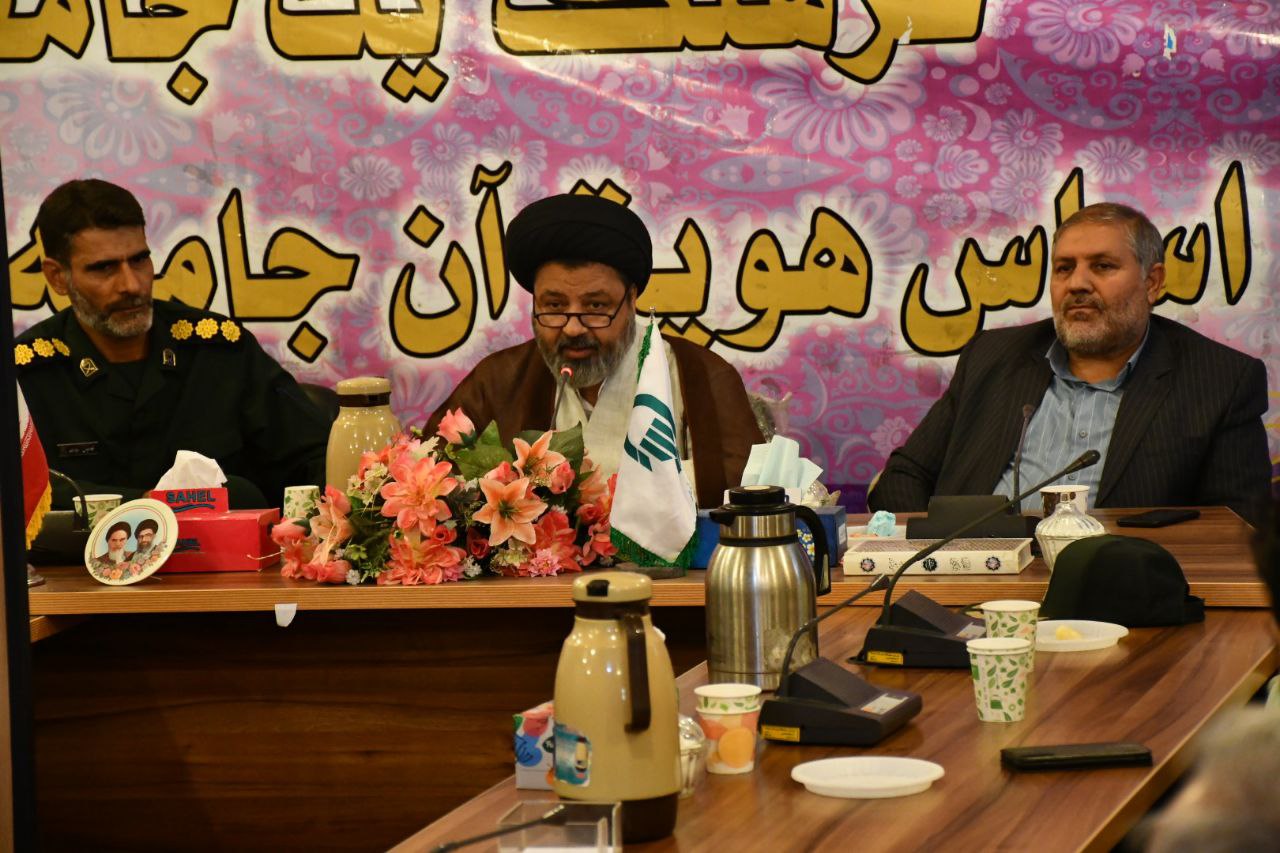 دیدار فرماندار شهرستان ماکو بهمراه فرمانده سپاه پاسداران انقلاب اسلامی شهرستان و جمعی از مسئولین شهرستان با امام جمعه ماکو به مناسبت گرامیداشت هفته دفاع مقدس