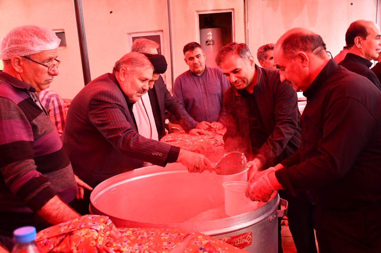 پخت و توزیع 14 هزار پرس غذای نذری در شهرستان ماکو به مناسبت سالروز شهادت حضرت علی ( ع )