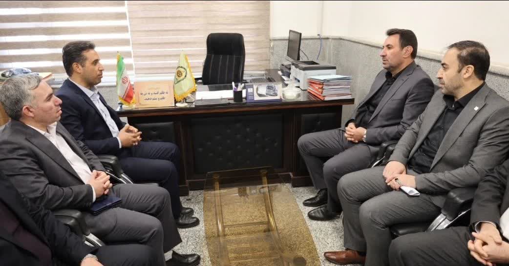 بازدید فرماندار شهرستان ماکو از نحوه ارائه خدمات به تجار و بازرگانان طی ایام نوروز در سالن تجاری پایانه مرزی گمرک بازرگان