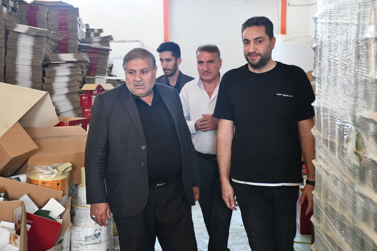بازدید نادر کاظمی فرماندار شهرستان ماکو از واحد تولیدی راکد آسا گروه تولید کننده آرایشی و بهداشتی