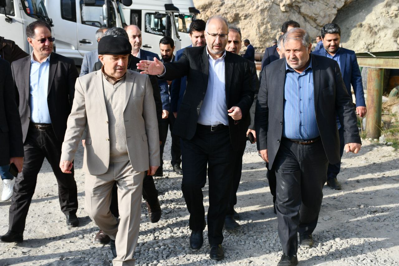 بازدید محبوبی مدیرکل بازرسی استان آذربایجان غربی به همراه فرماندار شهرستان ماکو ، مدیرعامل سازمان منطقه آزاد و مسئولین استانی از محل ذوب قیرهای صادراتی