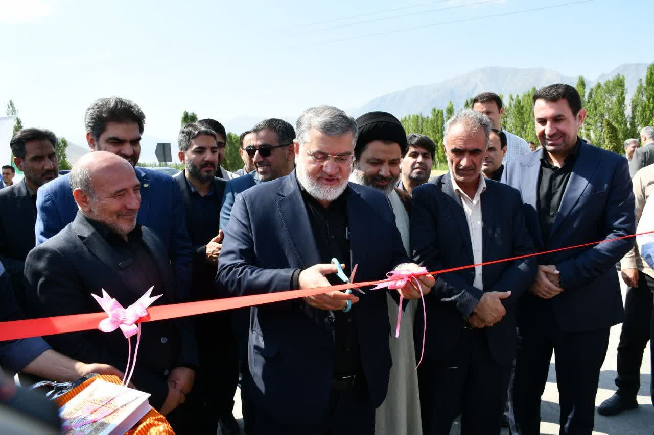 باند شرقی جاده لجستیک منطقه آزاد ماکو به طول 9 کیلومتر با حضور محمد صادق معتمدیان استاندار آذربایجان غربی افتتاح شد