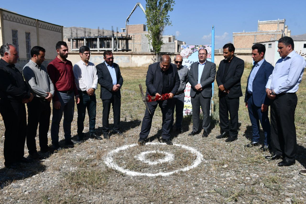 کلنگ زنی مدرسه 12 کللسه خیرساز روستای کشمش تپه :