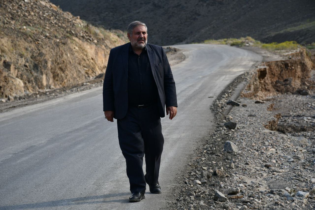 بازدید نادر کاظمی فرماندار شهرستان ماکو از راه روستاهای قره تپه - قوریشکاک ( محدوده روستای هاسون کوچک ) که چند روز پیش دچار سیل و مسدود شده بود