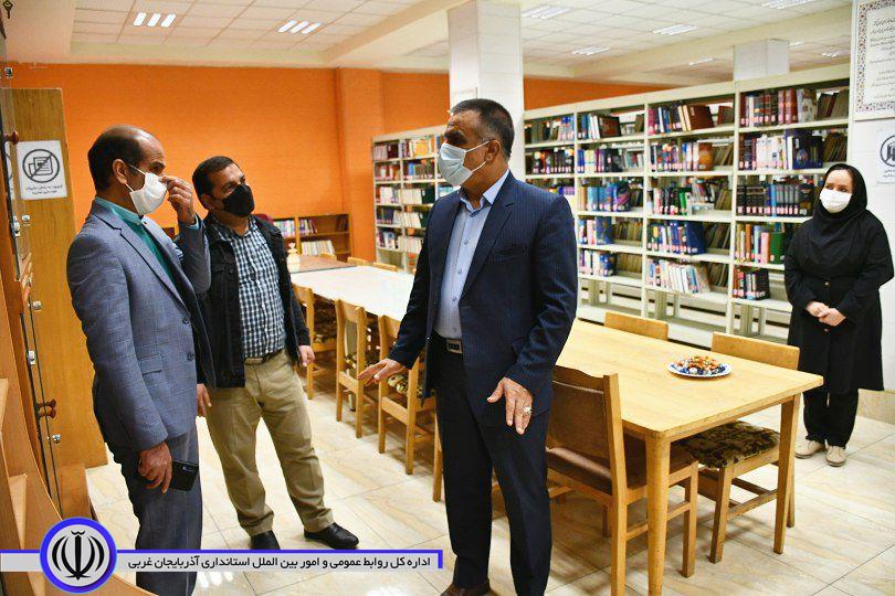 بازدید فرماندار شهرستان ماکو از کتابخانه عمومی شهر بازرگان