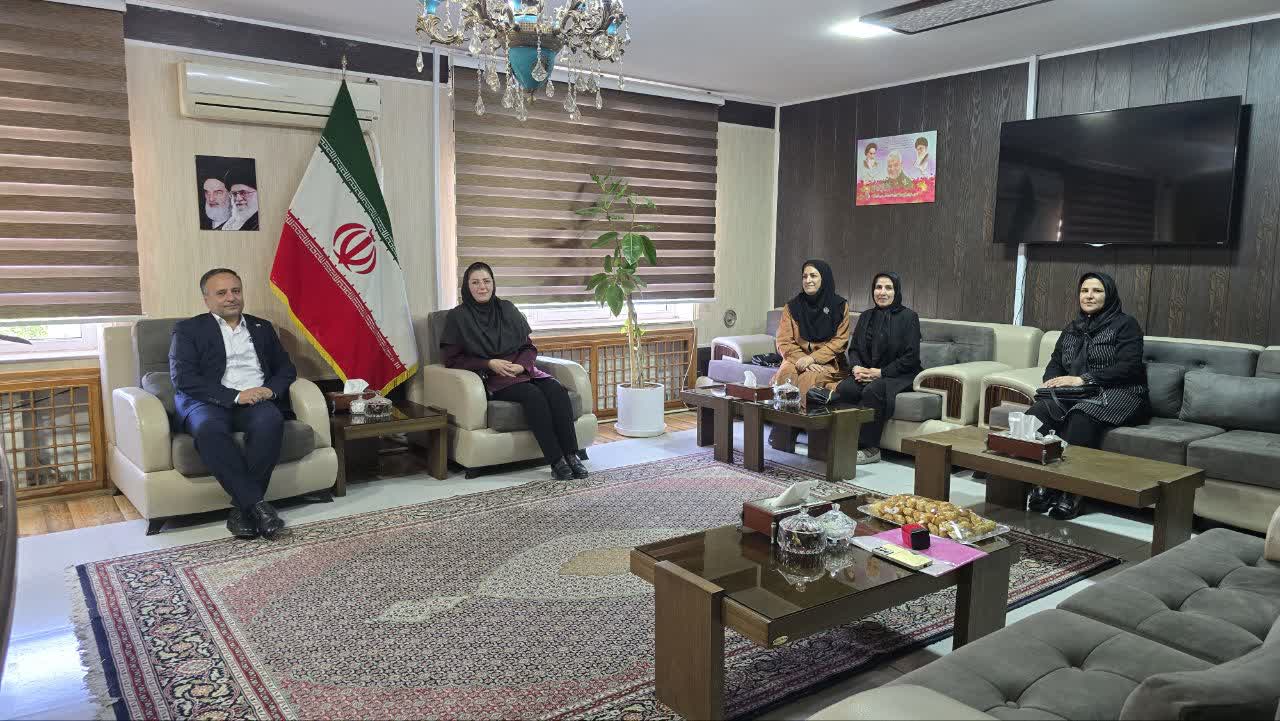 دیدار مدیرعامل انجمن زنان توانمند و کارآفرینی ماکو با سرپرست فرمانداری ماکو