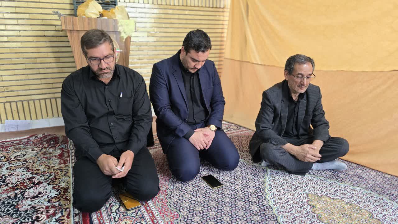 قرائت زیارت عاشورا همزمان با نخستین روز ماه محرم در فرمانداری ماکو