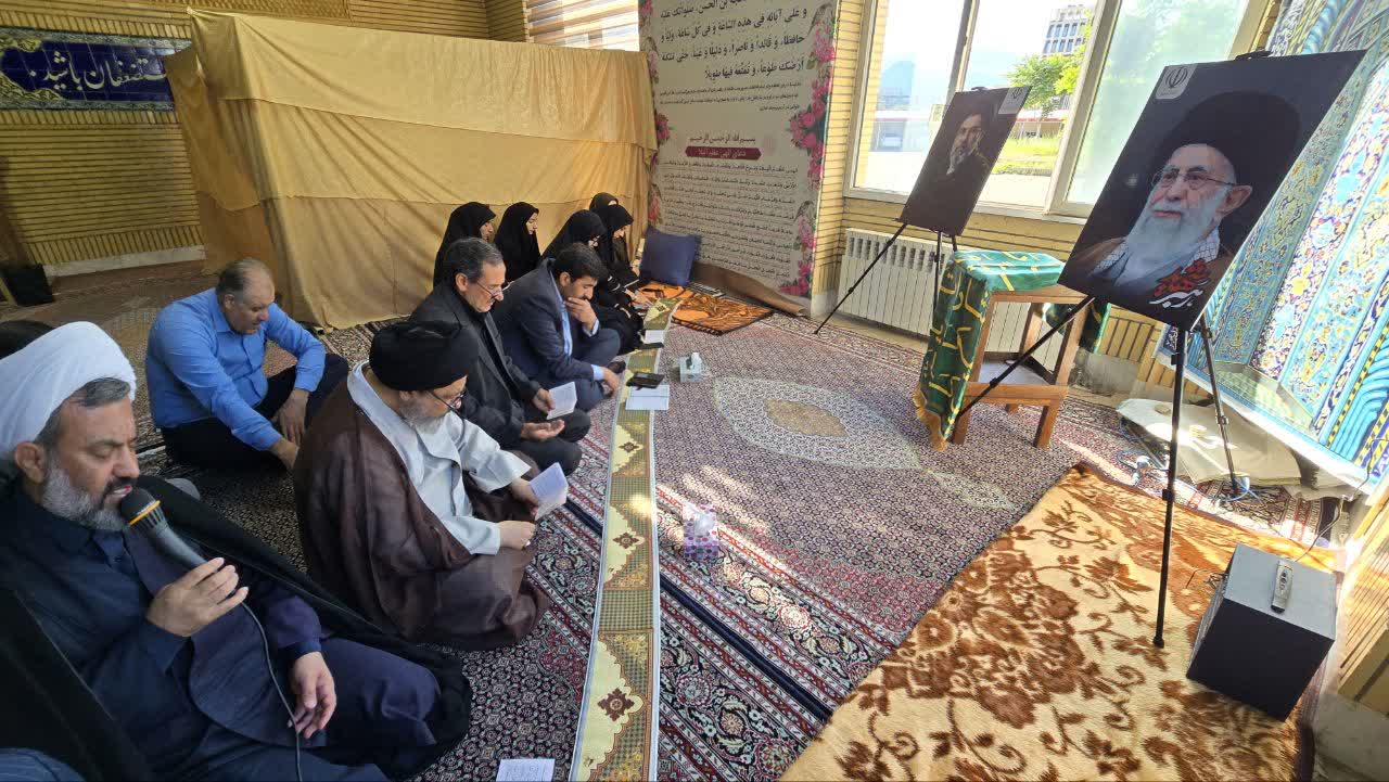 قرائت زیارت عاشورا همزمان با نخستین روز ماه محرم در فرمانداری ماکو