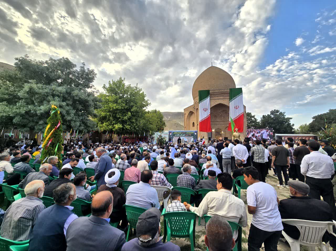 حضور سرپرست فرمانداری ماکو و اعضای شورای تامین و اداری شهرستان در اجلاسیه پاسداشت 27000 شهید حماسه نبرد چالدران 135 شهید شهرستان چالدران