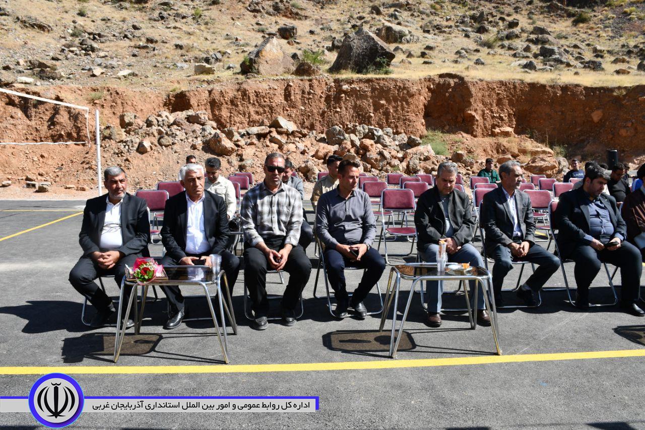 زمین چمن مصنوعی روستای قلعهجوق به بهره برداری رسید.