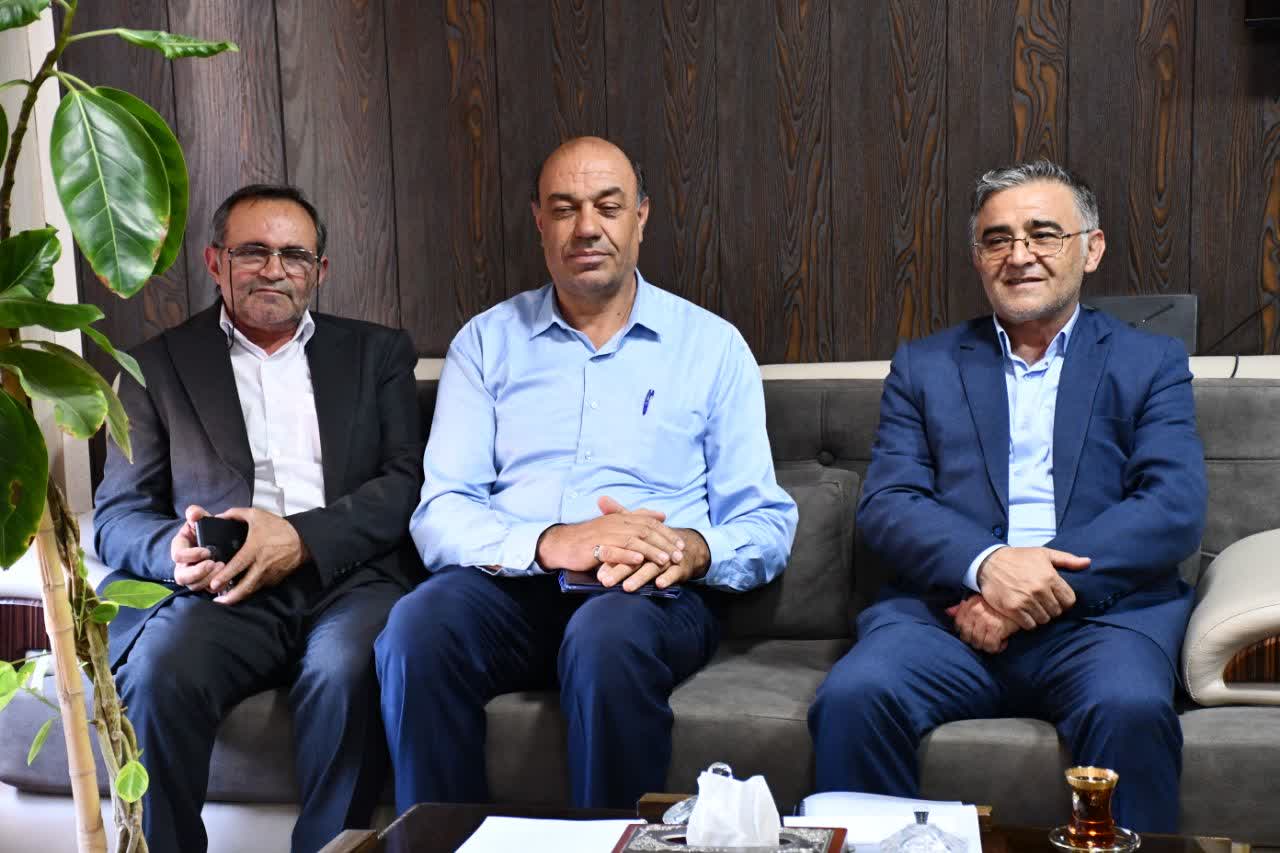 نشست بررسی مسائل زیرساختی و رفع موانع توسعهای شهرستان