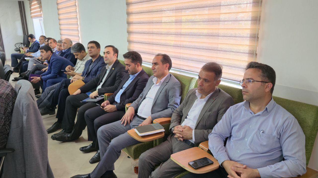 برگزاری جلسه شورای اداری شهرستان ماکو به ریاست شهلا تاجفر فرماندار شهرستان و با حضور جنگی رئیس دادگتری شهرستان ماکو و اعضای جلسه