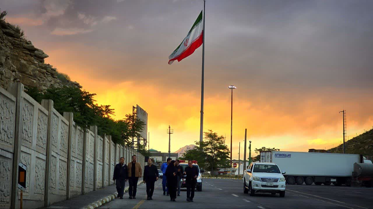 بازدید میدانی فرماندار ماکو از گمرک و پایانه مرزی بازرگان برای بررسی زیرساخت‌های استقبال از زائران اربعین