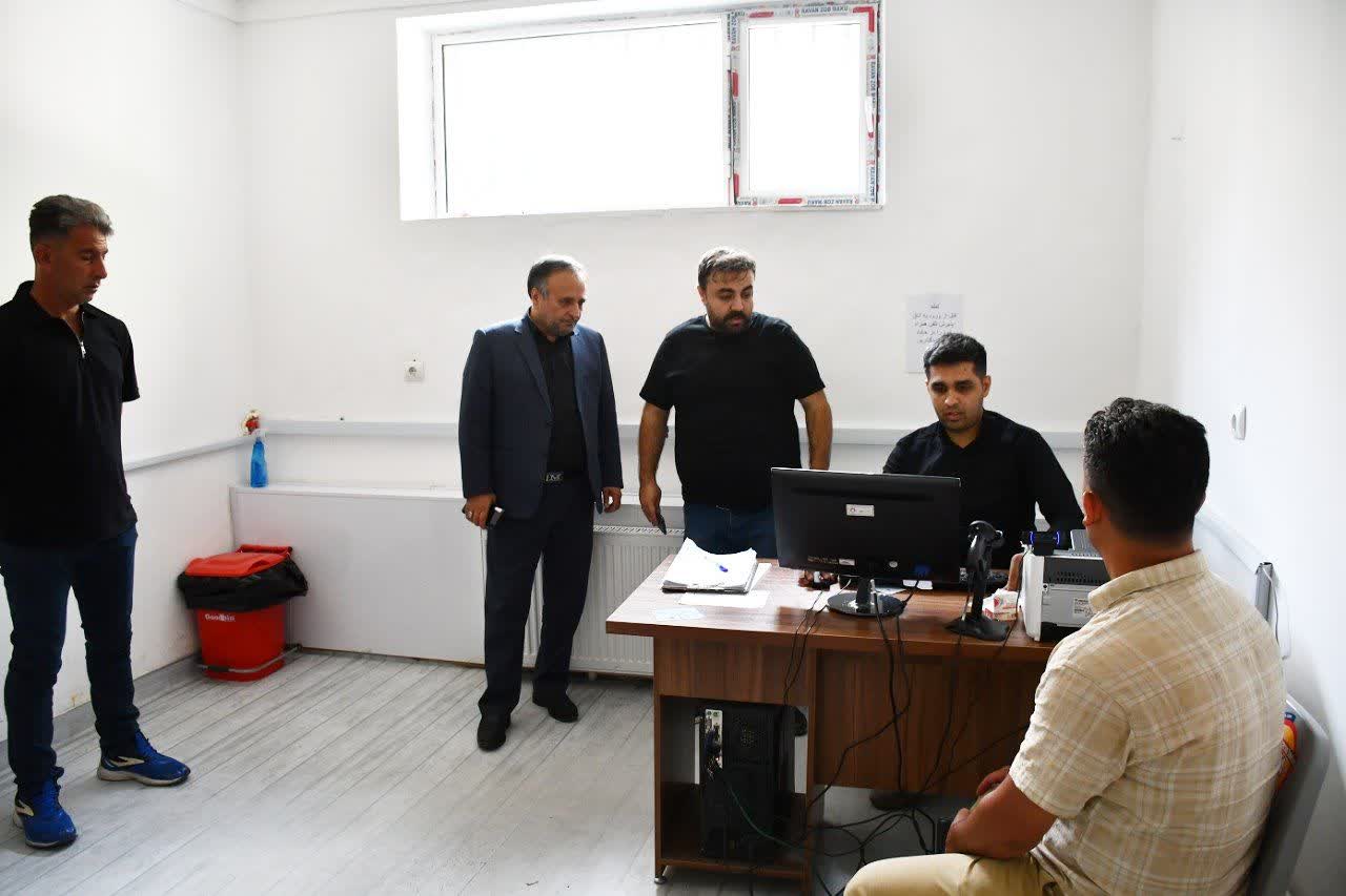 شرکت سرپرست فرمانداری ماکو و هیئت همراه در پویش اهدای خون در روز تاسوعا