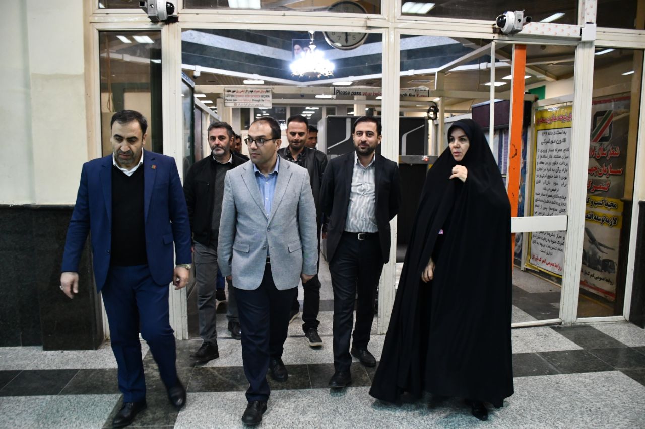 بازدید فرماندار ماکو و مدیرکل حوزه شورای اطلاعرسانی دولت از گمرک بازرگان