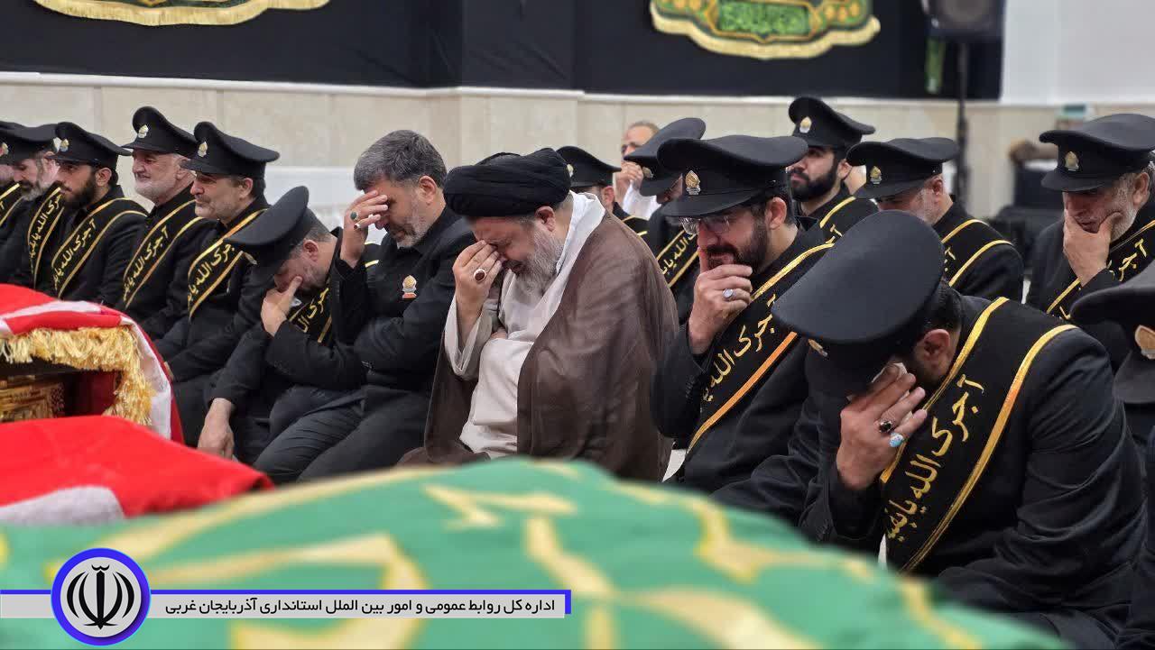 حضور خادمان مسجد مقدس جمکران و حاملان پرچمهای متبرک اعتاب مقدسه در ماکو