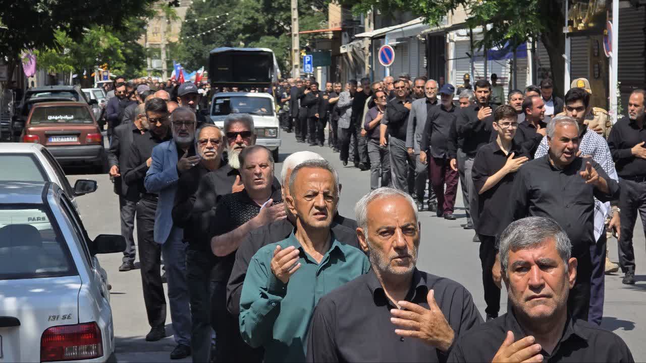 عزاداری خیابانی جاماندگان از مراسم وداع و تشییع آقای شهید ایران