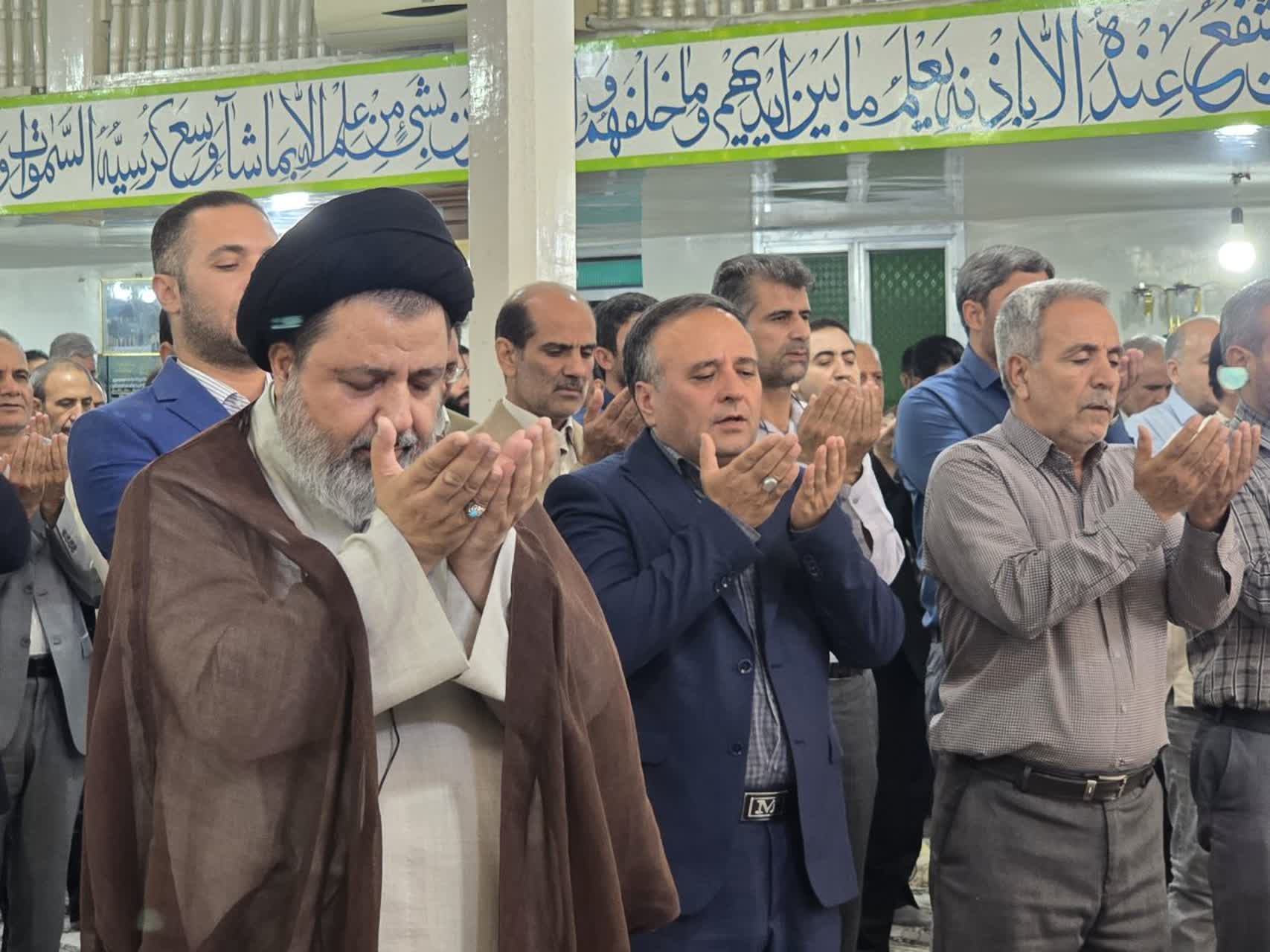 💢اقامه نماز عبادی ـ سیاسی جمعه در ماکو با حضور مسئولان و مردم مومن متدین شهرستان