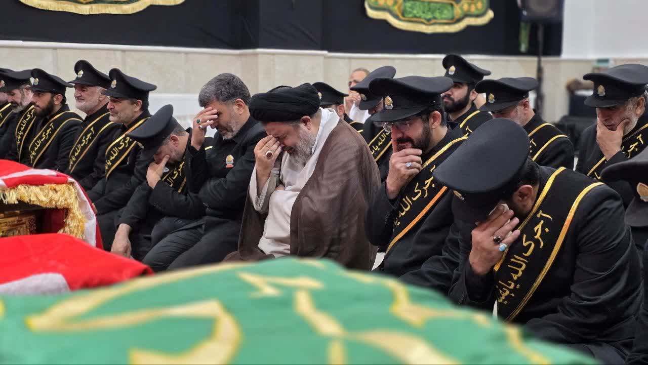 در آستانه پیشواز از ماه محرم؛ حضور خادمان مسجد مقدس جمکران و حاملان پرچمهای متبرک اعتاب مقدسه در ماکو