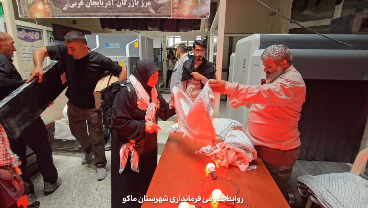 ورود زائران ترکیهای برای شرکت در مراسم تشییع رهبر شهید از مرز بازرگان