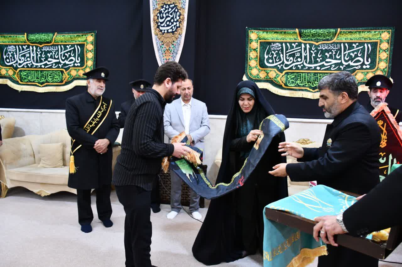 در آستانه پیشواز از ماه محرم؛ حضور خادمان مسجد مقدس جمکران و حاملان پرچمهای متبرک اعتاب مقدسه در ماکو