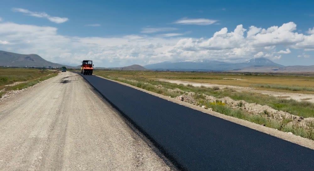 آغاز عملیات بهسازی و آسفالت محور روستای عشایری حسوشیری شهرستان ماکو