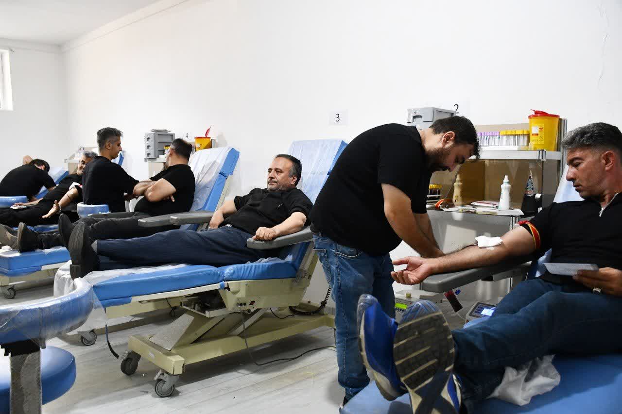 شرکت سرپرست فرمانداری ماکو و هیئت همراه در پویش اهدای خون در روز تاسوعا