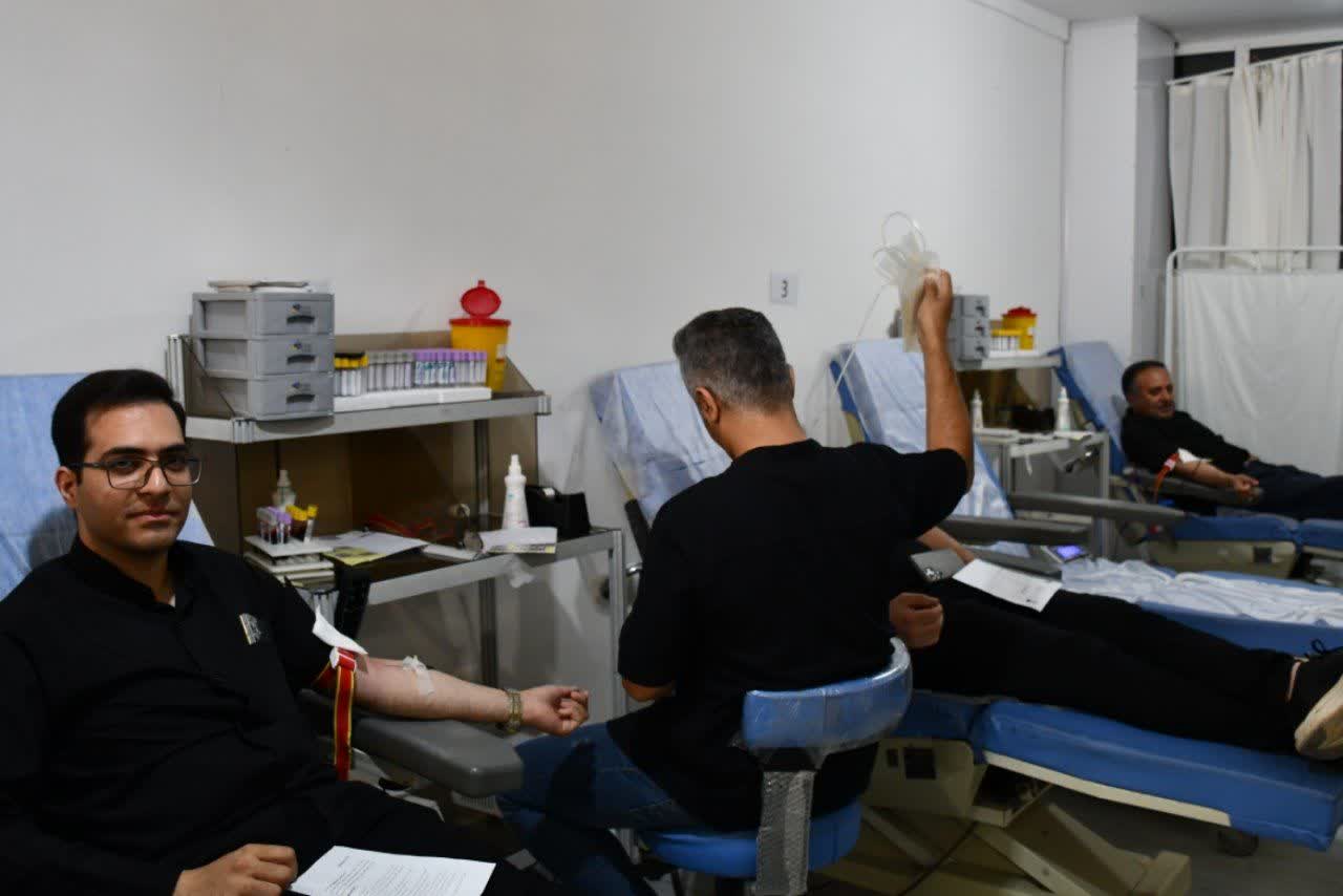 شرکت سرپرست فرمانداری ماکو و هیئت همراه در پویش اهدای خون در روز تاسوعا