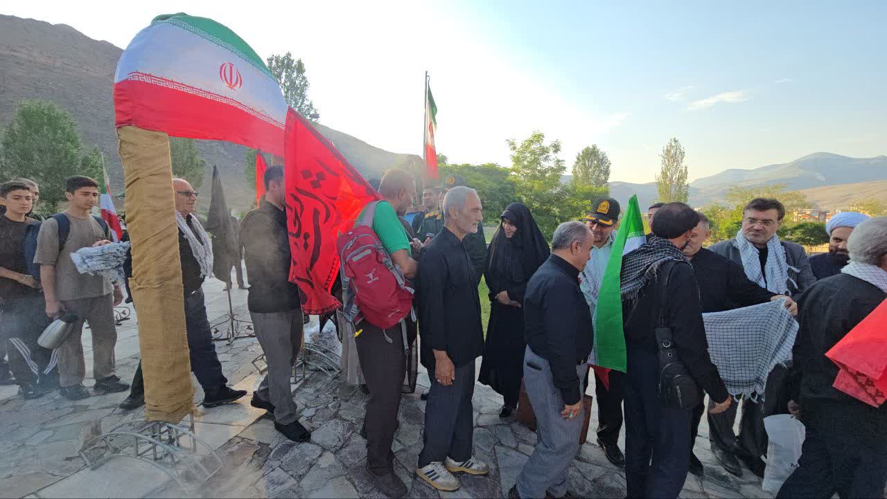 عزام کاروان 200 نفره عاشقان ولایت از ماکو به تهران برای حضور در آیین وداع و تشییع قائد امت