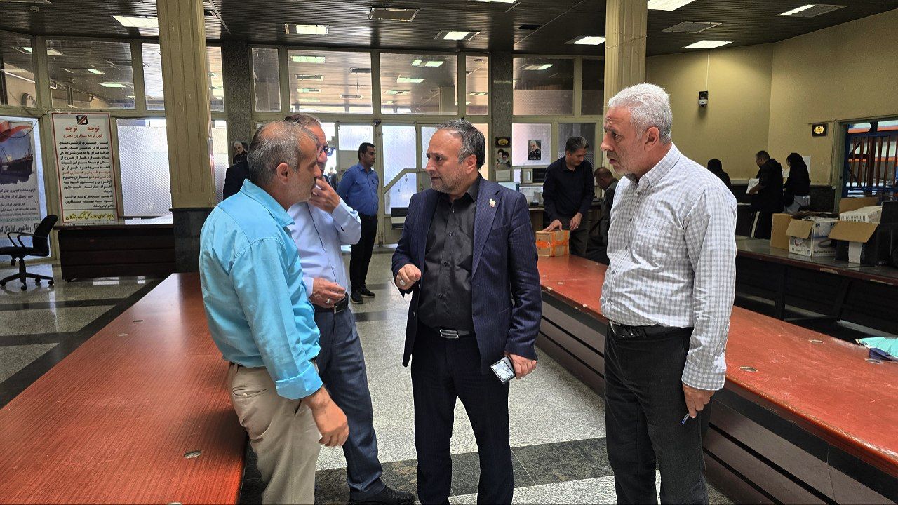 بازدید سرپرست فرمانداری از گمرک و پایانه مرزی بازرگان / تأکید بر لزوم تشدید کنترلهای مرزی با حفظ شأن مسافرین