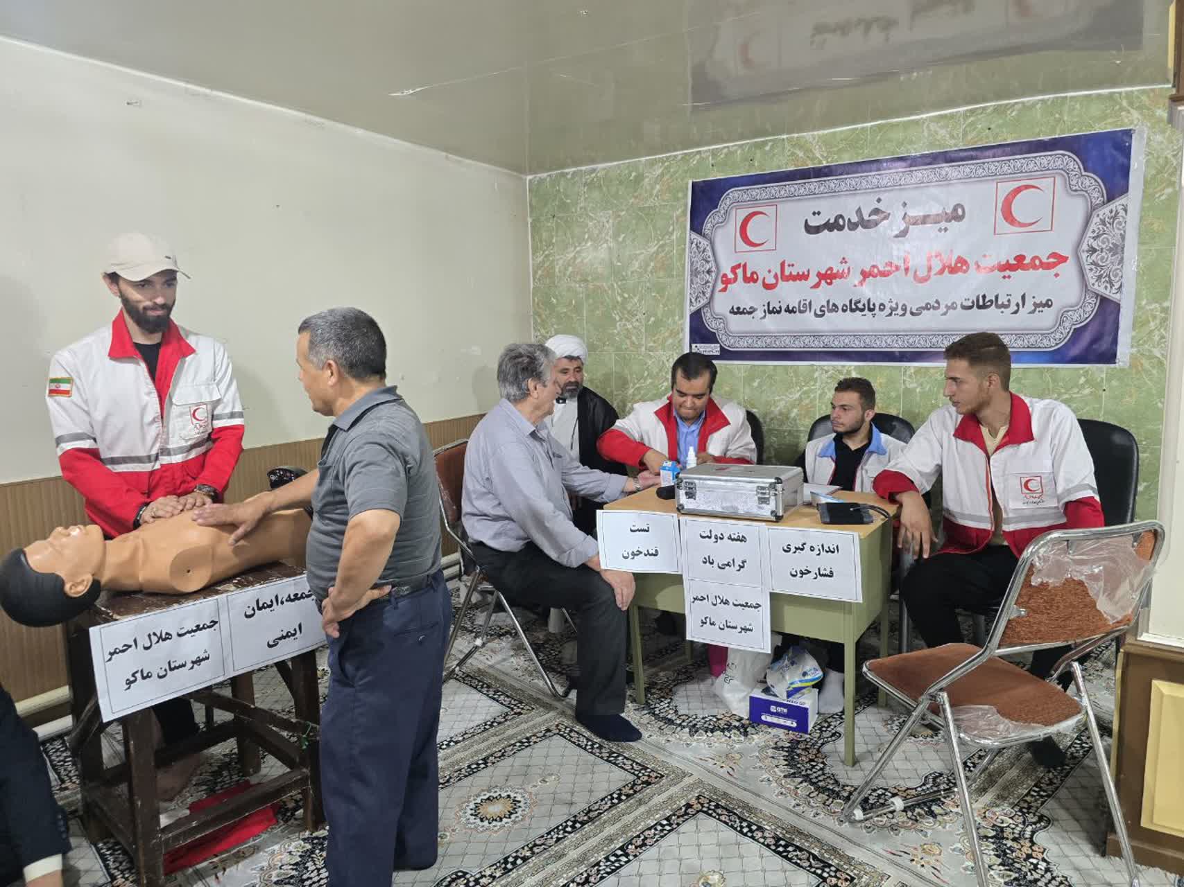 💢برگزاری میز خدمت ادارات خدماترسان در مسجد جامع ماکو همزمان با هفته دولت