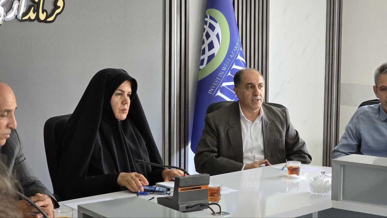جلسه پدافند غیرعامل شهرستان ماکو، که به ریاست تاجفر فرماندار شهرستان ماکو و با حضور  بهمن اسمعیل زاده مدیر مخابرات منطقه آذربایجان غربی، حسین مددی رئیس بهداشت، ایمنی، محیط زیست و پدافند غیرعامل شرکت گ