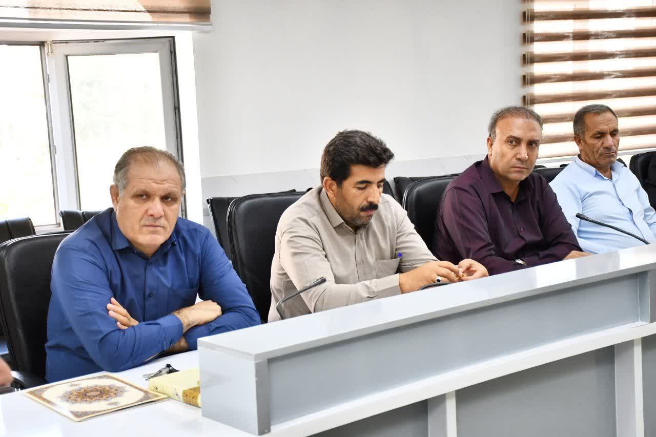 💢همنشینی سرپرست فرمانداری ماکو با همکاران مجموعه فرمانداری در پاسداشت روز کارمند و هفته دولت