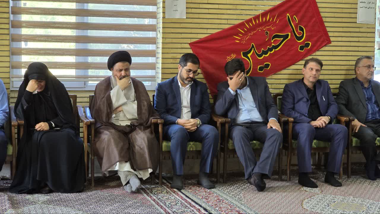 قرائت زیارت عاشورا همزمان با نخستین روز ماه محرم در فرمانداری ماکو