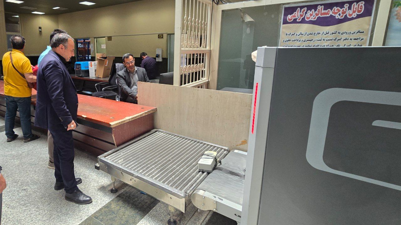بازدید سرپرست فرمانداری از گمرک و پایانه مرزی بازرگان / تأکید بر لزوم تشدید کنترلهای مرزی با حفظ شأن مسافرین