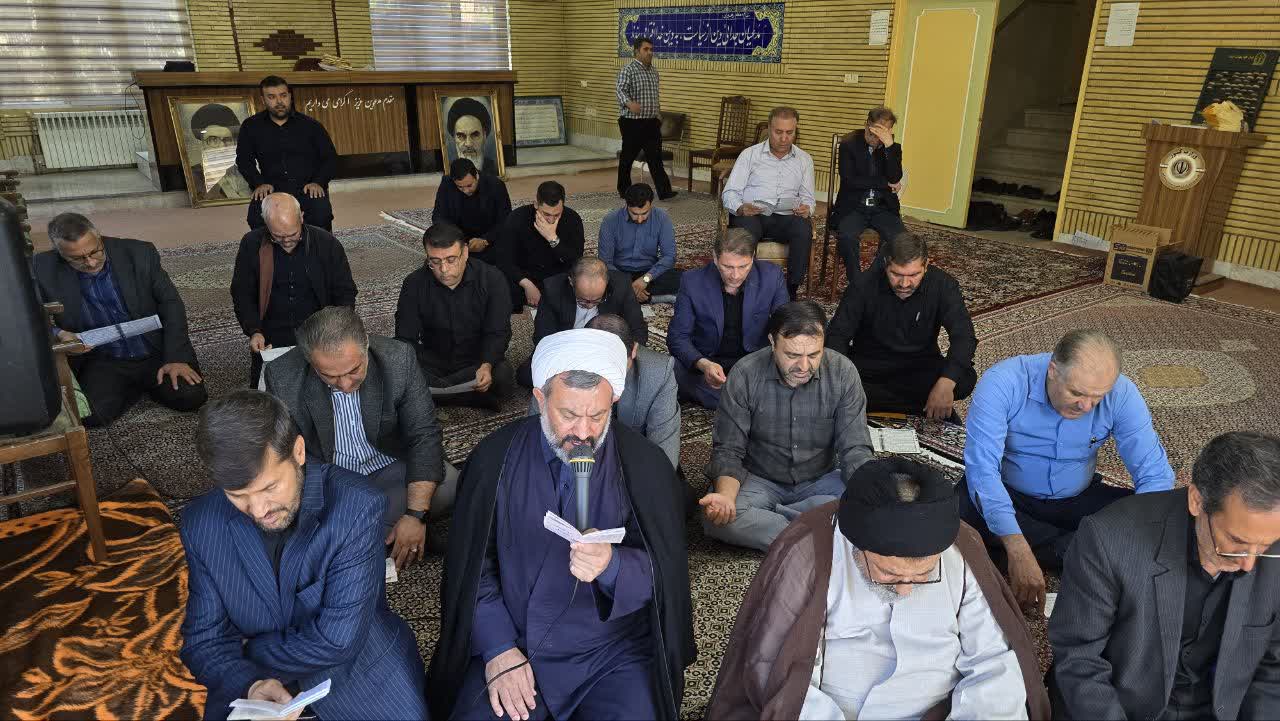 قرائت زیارت عاشورا همزمان با نخستین روز ماه محرم در فرمانداری ماکو