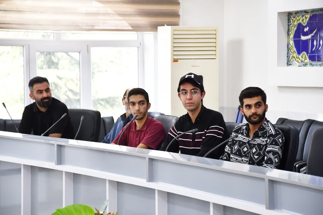 💢نشست صمیمی فرماندار ماکو با اصحاب فرهنگ، هنر و رسانه در هفته دولت