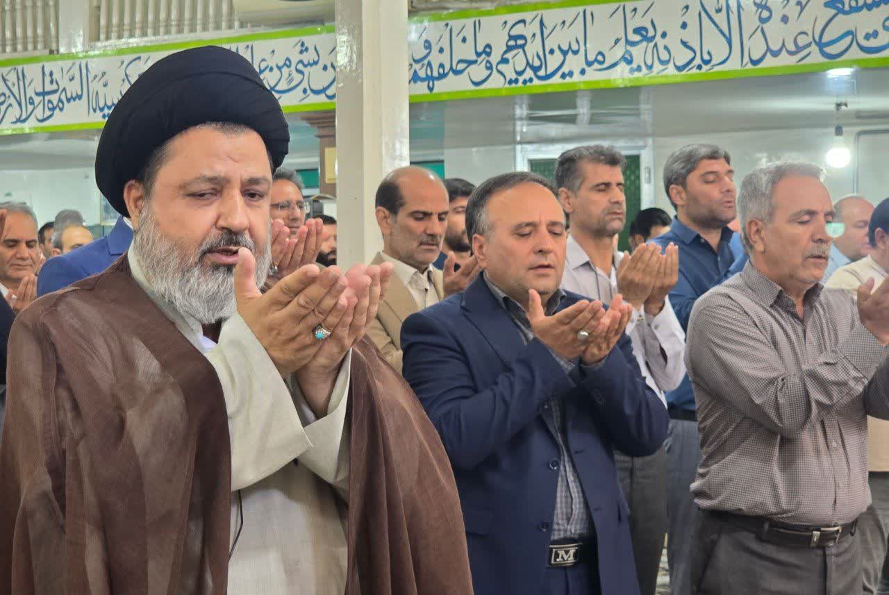 💢اقامه نماز عبادی ـ سیاسی جمعه در ماکو با حضور مسئولان و مردم مومن متدین شهرستان