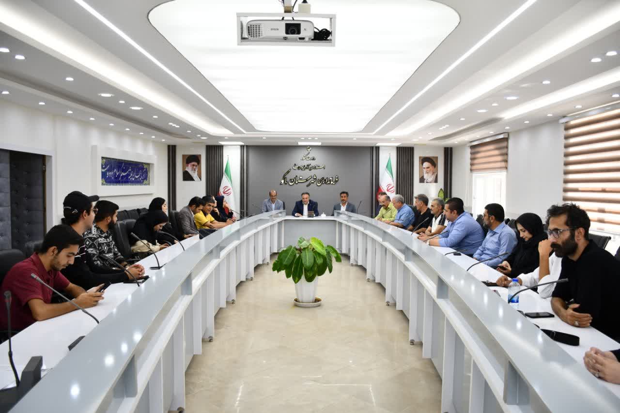 💢نشست صمیمی فرماندار ماکو با اصحاب فرهنگ، هنر و رسانه در هفته دولت