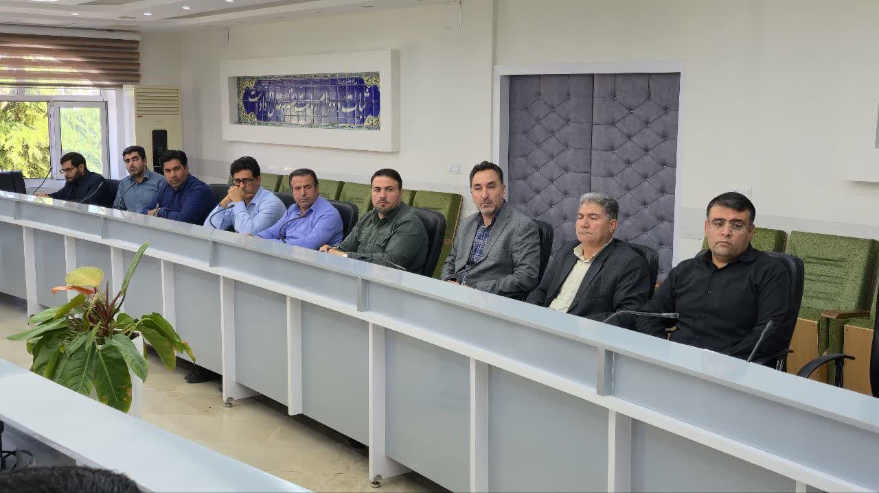 جلسه پدافند غیرعامل شهرستان ماکو، که به ریاست تاجفر فرماندار شهرستان ماکو و با حضور  بهمن اسمعیل زاده مدیر مخابرات منطقه آذربایجان غربی، حسین مددی رئیس بهداشت، ایمنی، محیط زیست و پدافند غیرعامل شرکت گ
