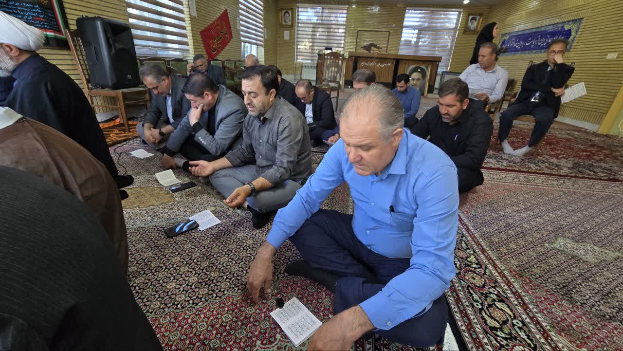 قرائت زیارت عاشورا همزمان با نخستین روز ماه محرم در فرمانداری ماکو