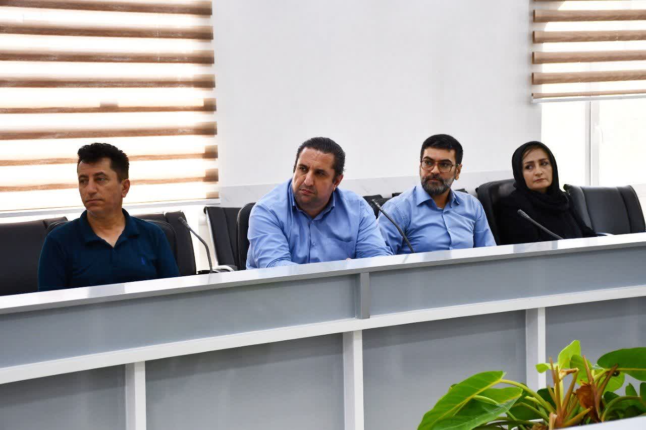 💢نشست صمیمی فرماندار ماکو با اصحاب فرهنگ، هنر و رسانه در هفته دولت